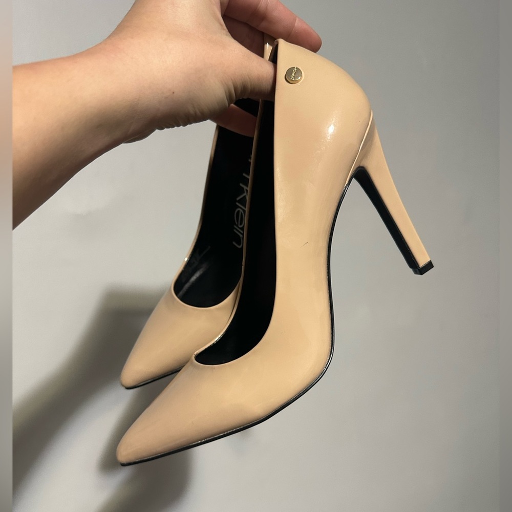 Calvin Klien nude pumps